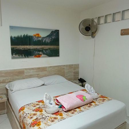 Hotel Brisas Меделин Екстериор снимка