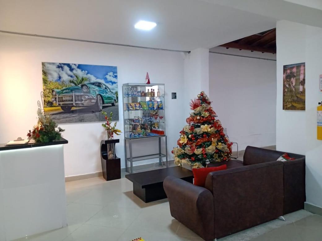 Hotel Brisas Меделин Екстериор снимка