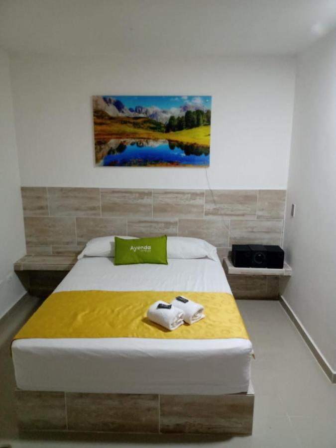 Hotel Brisas Меделин Екстериор снимка