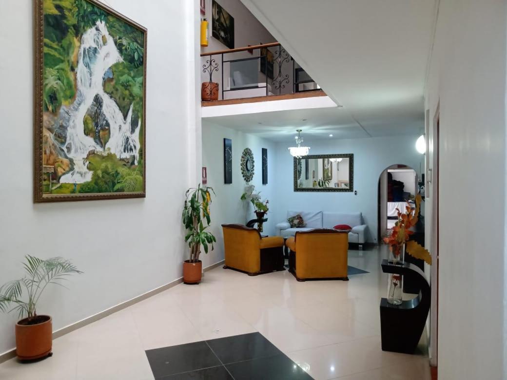 Hotel Brisas Меделин Екстериор снимка