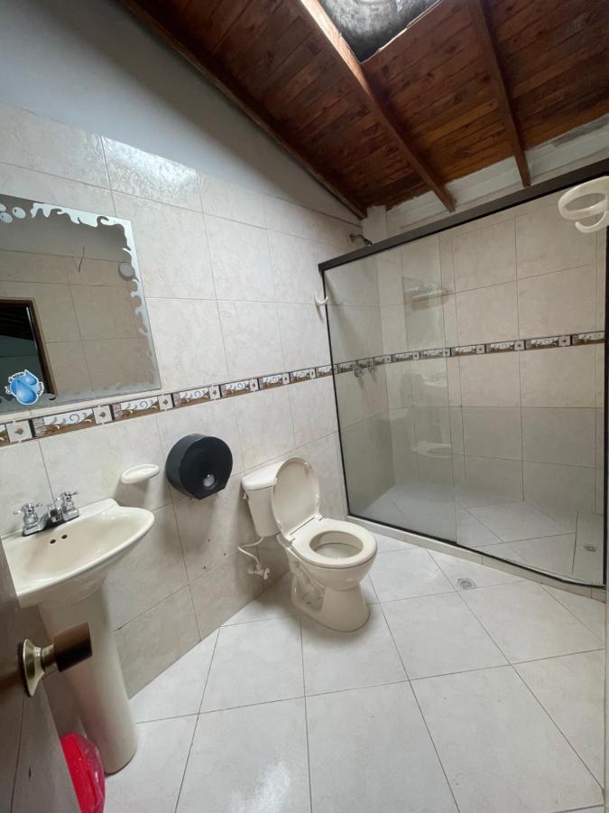 Hotel Brisas Меделин Екстериор снимка