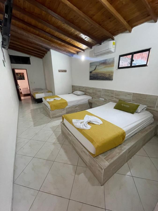 Hotel Brisas Меделин Екстериор снимка