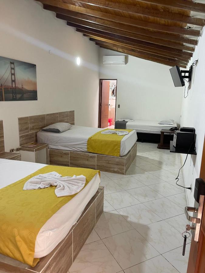 Hotel Brisas Меделин Екстериор снимка
