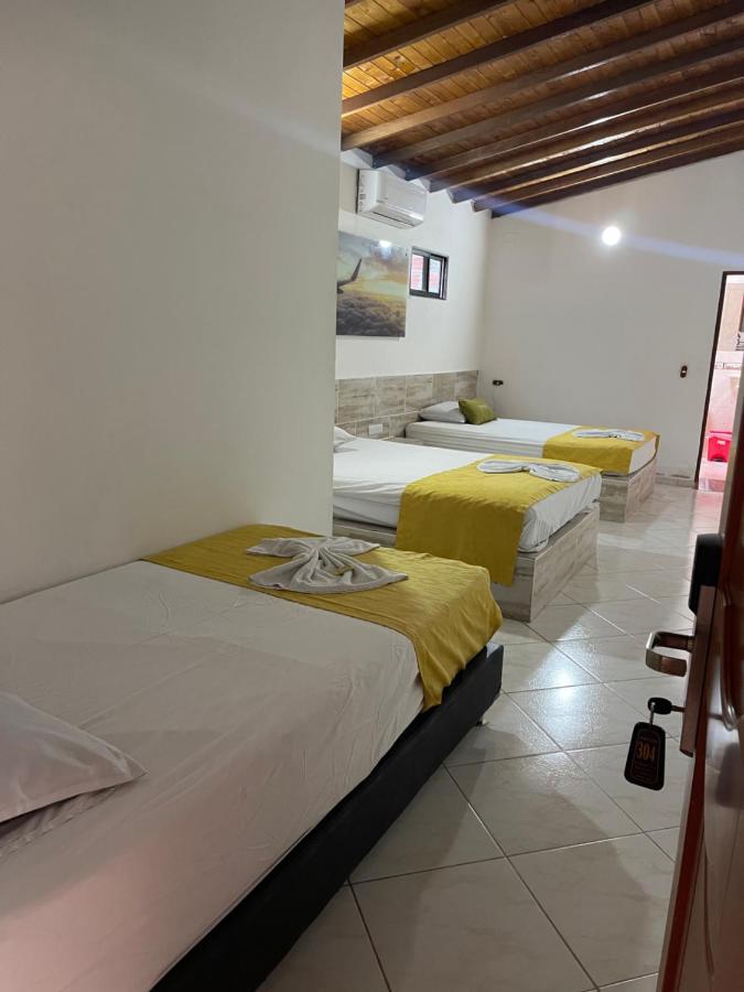 Hotel Brisas Меделин Екстериор снимка