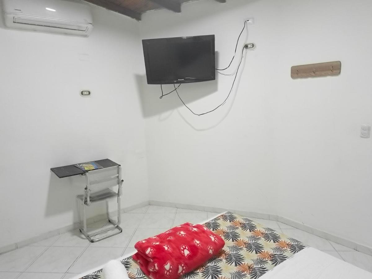 Hotel Brisas Меделин Екстериор снимка
