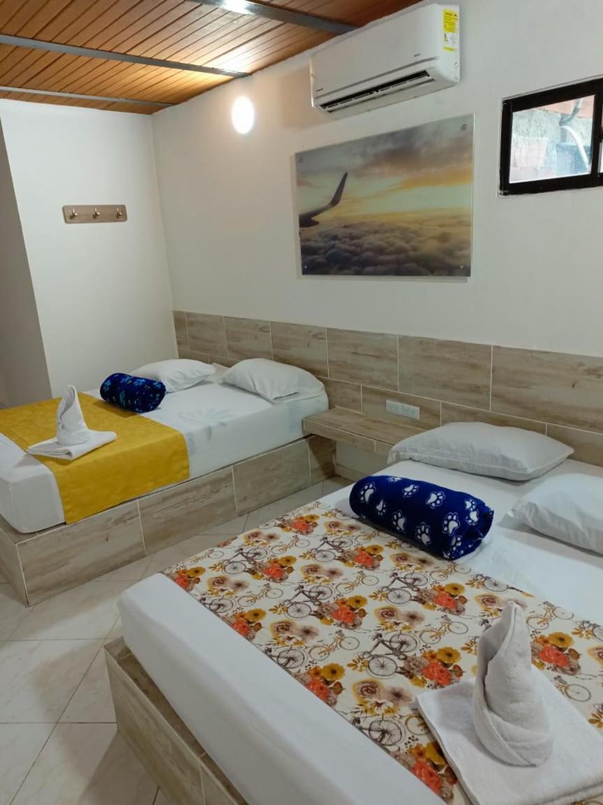 Hotel Brisas Меделин Екстериор снимка