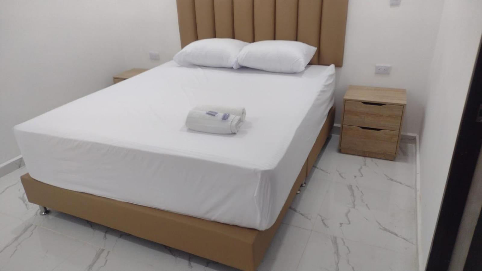 Hotel Brisas Меделин Екстериор снимка